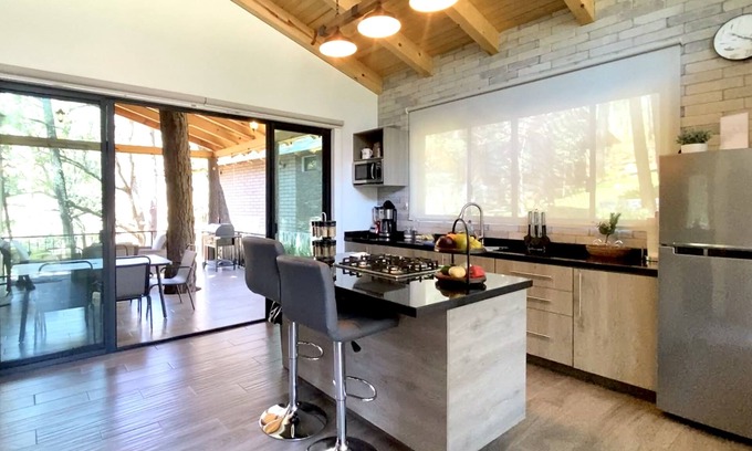 Mazamitla Cabin | Cozy Cabin with Hot Tub and Forest Views, Perfect for Families