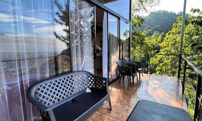 Canton Parrita Ski Chalet | Relaxing Family Retreat at Cabaña de Montaña with Pool