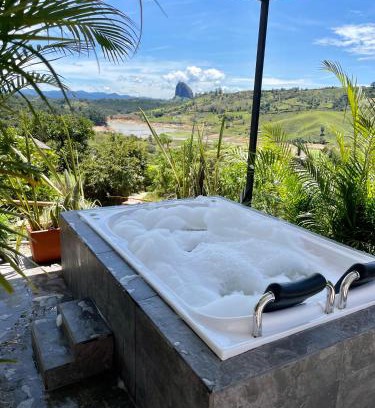 Guatape House | Discover Cabaña el Mirador Azul: Pet-Friendly Retreat