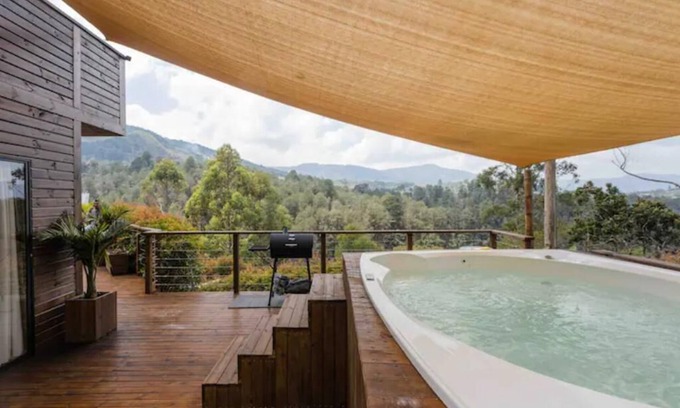 Guatape Cabin | Spacious Cabaña in Guatapé for 50 Guests with Pool