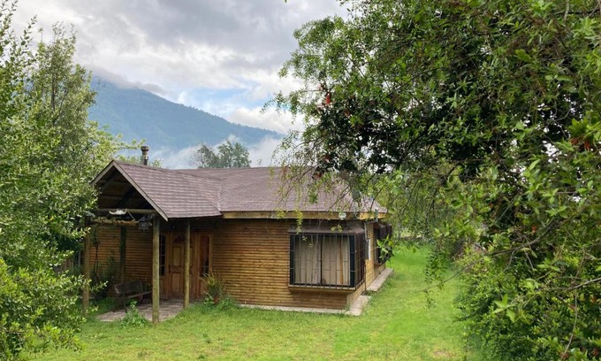 Bajos de Lircay Ski Chalet | Cozy Cabaña En Lago Colbún: Pet Friendly & Family Ready