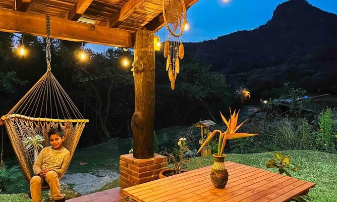 Malinalco House | Cozy Cabaña in Malinalco with Restaurant & Family Fun