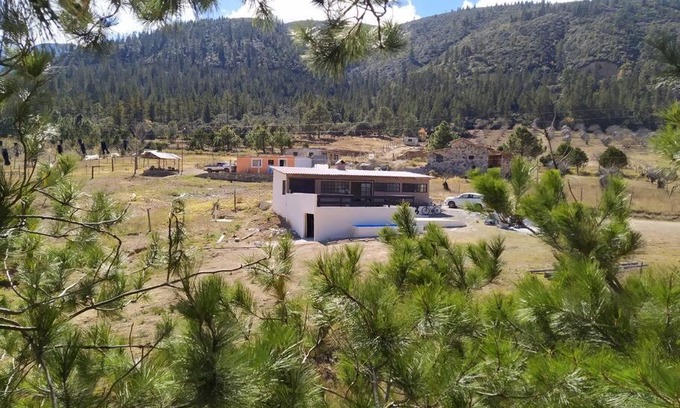 San Antonio de Las Alazanas Ski Chalet | Scenic Cabaña en Mesa de las Tablas with Pet-Friendly Access