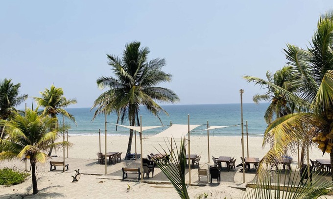 Tela House | Discover Cabaña: Family-Friendly Stay with Free Breakfast