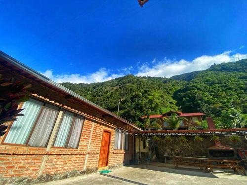 Banos de Agua Santa House | Pet-Friendly Cabaña JR: Ideal for Your Getaway
