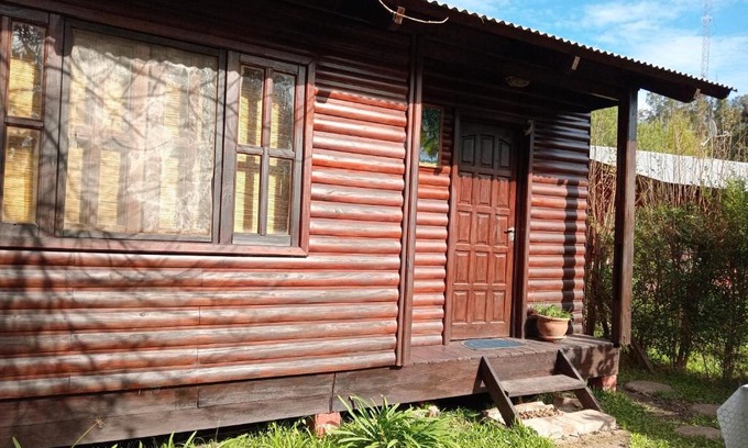 Gualeguaychu House | Budget-Friendly Cabaña Los Cardenales: Pet & Child Friendly
