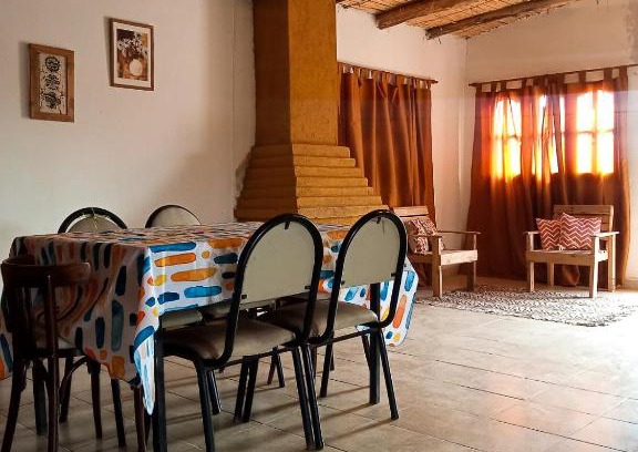 Tinogasta House | Cozy Cabaña Mis Montañas: Pet-Friendly & Breakfast Included