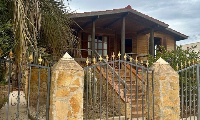 San Bartolome Cabin | Pet-Friendly Cabaña Orihuela for Memorable Holiday Getaways