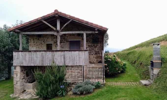 Selaya House | Unique Cabaña Pasiega: Pet & Child Friendly Retreat