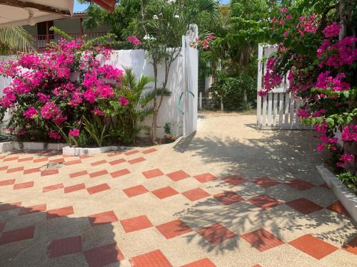 Santa Veronica House | Discover CABAÑA PATIO ESPAÑOL: Pet-Friendly Ocean Retreat