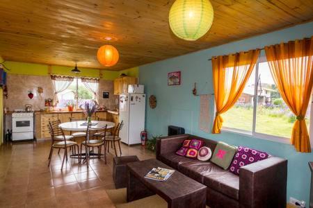 Cholila House | Family-Friendly Cabaña Piuke Mapu with Kitchen Access
