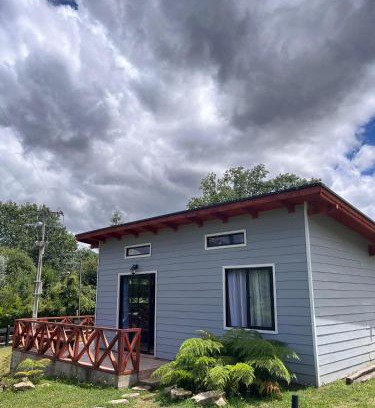Panguipulli House | Kid-Friendly Cabaña Playa Chauquen in Scenic Panguipulli