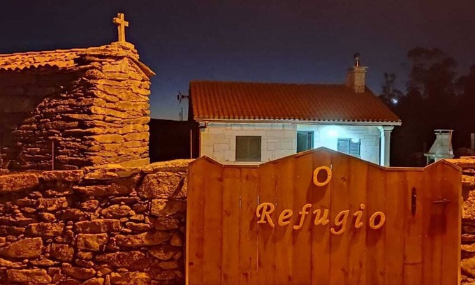 Boiro Cabin | Discover Cabaña Refugio Barbanza: Pet-Friendly Ocean Views