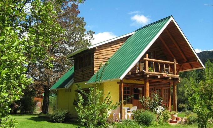 Lago Puelo Cabin | Kid-Friendly Retreat at Cabaña Ruca Kushe - Rated 9/10