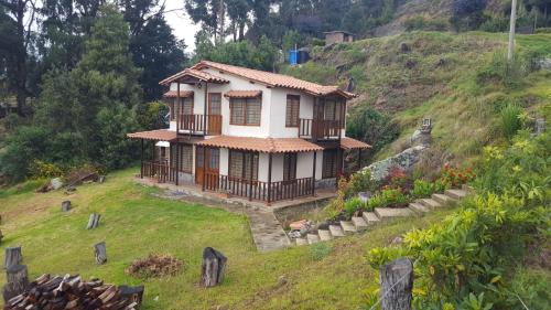 Cuitiva Cabin | Discover Cabaña Santo Domingo: Pet Friendly with Breakfast