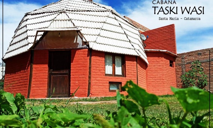 Santa Maria House | Pet-Friendly Cabaña Taski Wasi with Breakfast & Family Comfort