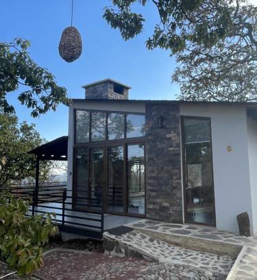 Mazamitla Ski Chalet | Welcoming Cabaña Turemsa: Guest Rated 9.8 with Hot Tub