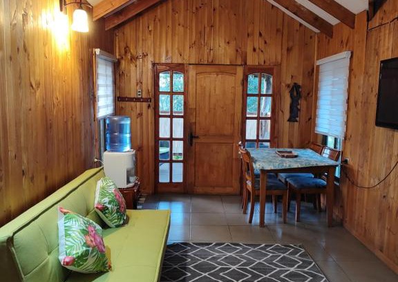 Hanga Roa Ski Chalet | Inviting Cabaña Uka Moana - Pet and Child Friendly Retreat