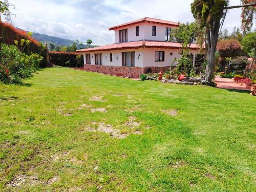 Paipa House | Top-Rated Cabaña Villa Mariana: Perfect for Families & Pets