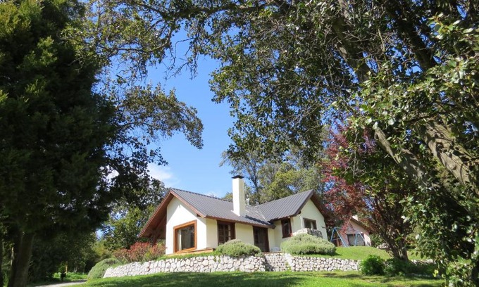 Angostura Cabin | Cozy Cabañas & Aparts Lancuyen, Family and Pet Friendly Stay