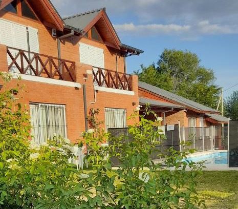Santa Rosa de Calamuchita Ski Chalet | Inviting Cabañas Santa Isabel: Poolside Family Retreat