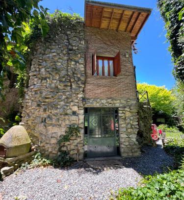 Bosque Peralta Ramos Cabin | Unforgettable Cabañas Arehue: Pet Friendly with Kitchen
