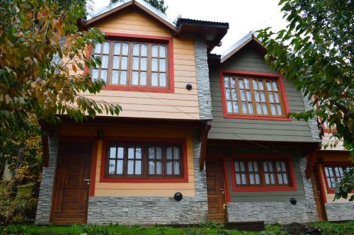 San Carlos de Bariloche Cabin | Pet-Friendly Getaway at Cabañas Buena Vista Rosi