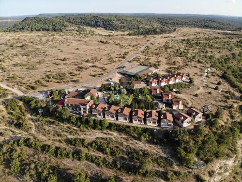 Buenache de la Sierra Apartment | Pet-Friendly Cabañas Buenache with Pool and Restaurant