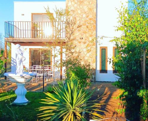 Quillon House | Cozy Cabañas con Tinaja for Family Fun and Relaxation