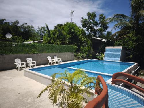 Tortuguero Hotel | Rated 10/10 Cabañas Daneysha: Pet-Friendly Retreat