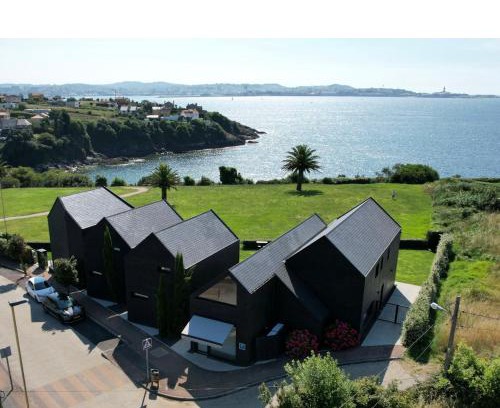 Oleiros Apartment | Outstanding Oceanfront Stay at Cabañas de Canide