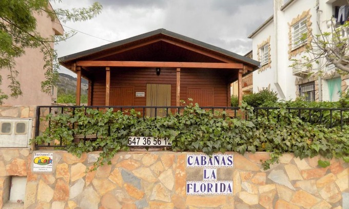 Arroyo Frio House | Pet-Friendly Getaway at Cabañas de Madera La Florida