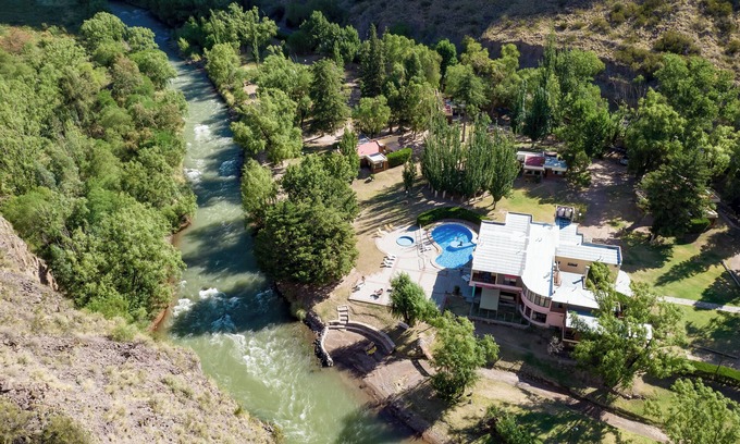 Rincon del Atuel Apartment | Explore Cabañas del Sol: Pet-Friendly Retreat with Spa