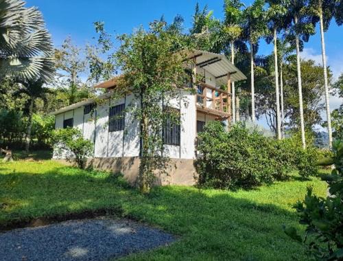 Dagua House | Pet-Friendly Cabañas en el Bosque with Pool & High Ratings