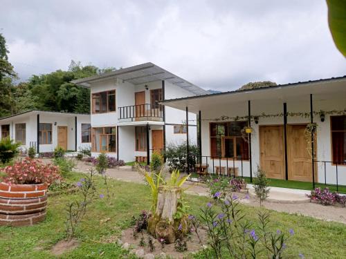 Mindo Cabin | Budget-Friendly Cabañas Golden Tanager - Family Friendly Retreat