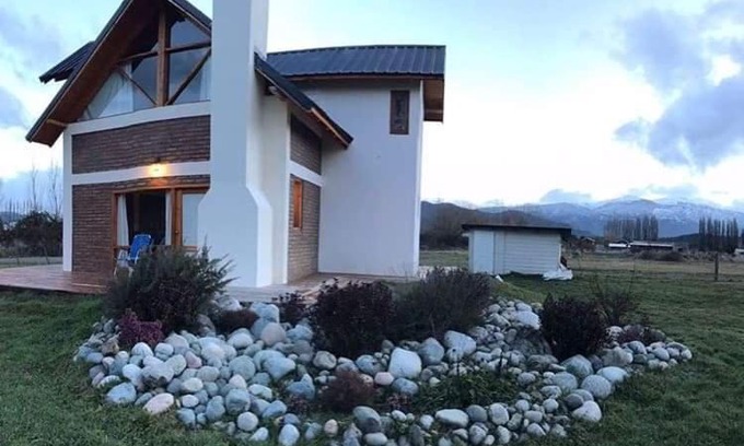 Lago Puelo House | Pet-Friendly Retreat at Cabañas La Ufu - Rated 10/10!