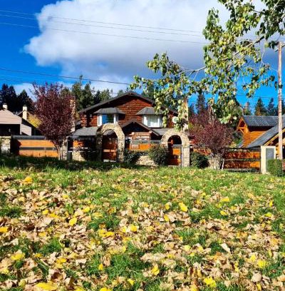 San Carlos de Bariloche Cabin | Welcoming Las Nubes Cabañas: Family-Friendly Retreat