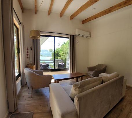 Llifen Cabin | Idyllic Cabañas Llifenativo: Oceanfront Getaway for Families