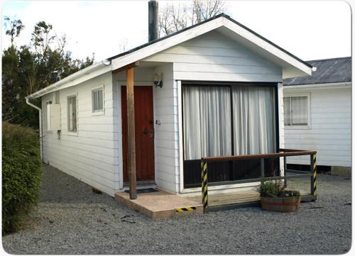 Puerto Varas Cabin | Family-Friendly Retreat at Cabañas Los Pinis Awaits!