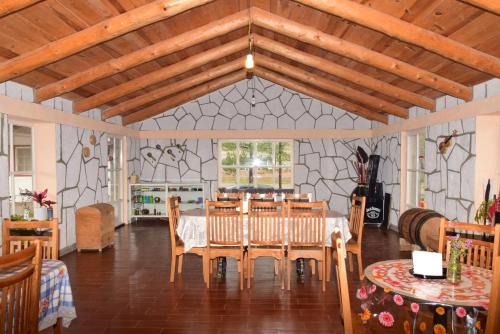 Areponapuchi Hotel | Pet-Friendly Cabañas Los Portales in Barrancas del Cobre