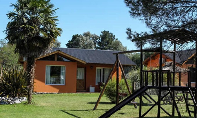 Tandil Cabin | Pet-Friendly Cabañas Los Sauces with Oceanfront Pool
