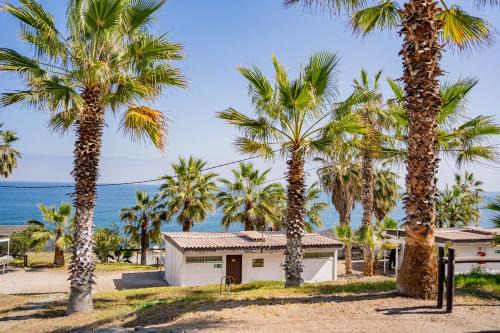 Iquique Cabin | Pet-Friendly Cabañas Uma Qala with Breakfast & Pool Access