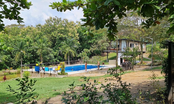 Melgar Cabin | Inviting Cabañas Vacacionales Pa Lo Alto with Pool & Spa