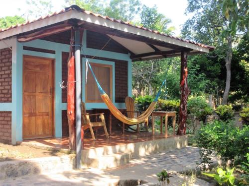 Merida Hotel | Cozy Caballito's Mar: Oceanfront Retreat with Pet-Friendly Vibe