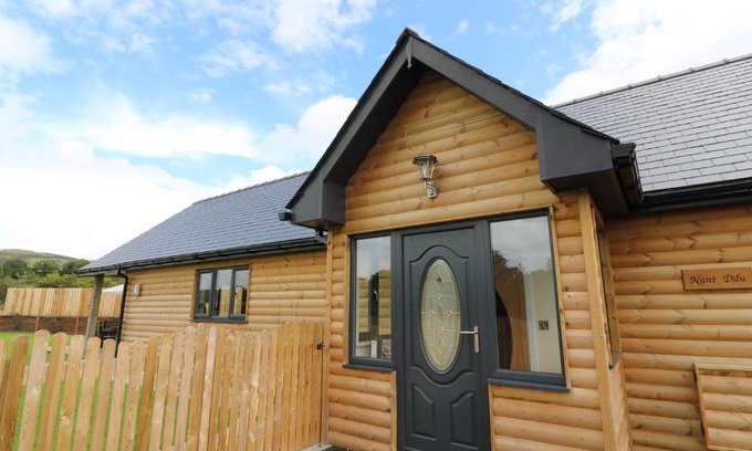 Llandrindod Wells House | Discover Family-Friendly Comfort at Caban Nant Ddu