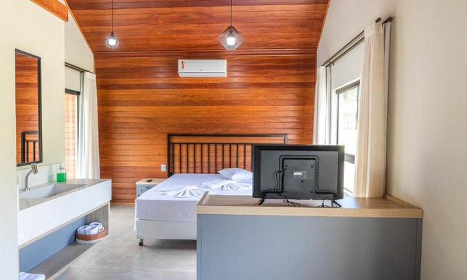 Biguacu House | Cozy Cabana 2 Andares: Pet-Friendly with Breakfast Included