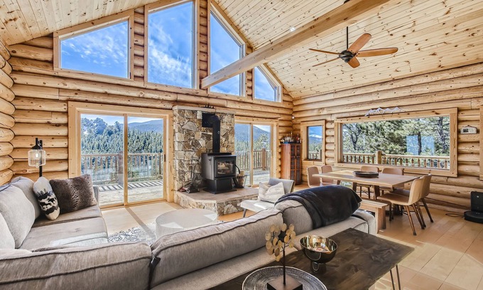 Coal Creek Ski Chalet | Experience Cabana Cielo: Scenic Views & Relaxing Spa Retreat