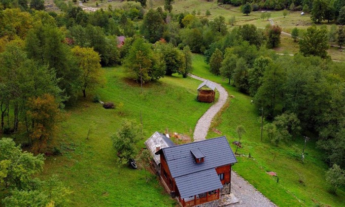 Giulesti House | Inviting Cabana Codrii Maramuresului: Perfect for Families