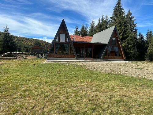Covasna Ski Chalet | Top-Rated CabanA Comandău: Pet and Child Friendly Stay