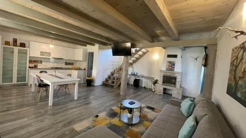 Poiana Marului House | Discover Cabana cu Ciubăr din Larguta: Family-Friendly Retreat